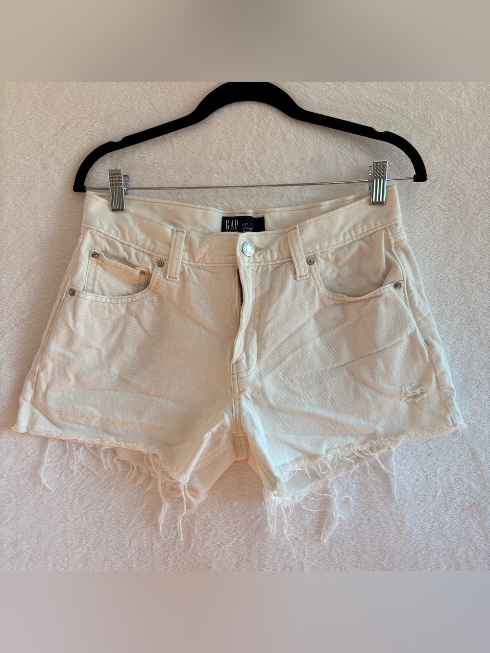 GAP Denim Stride Shorts 4/27 Cream Off White Distressed Frayed Hem